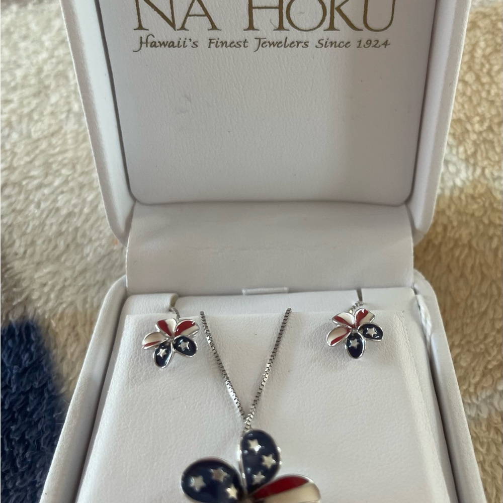 Na Hoku 14 k white gold  with enamel